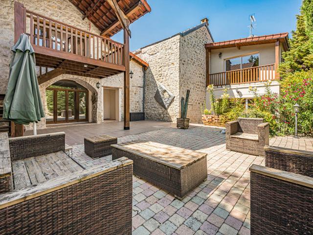 Maison 6 pièces 300 m²