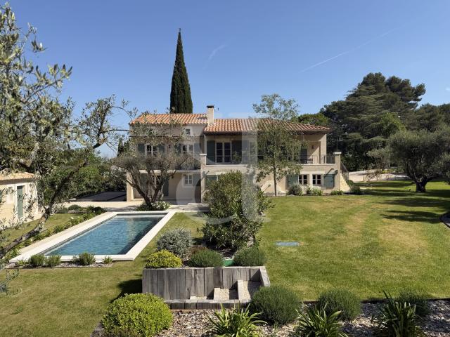 Maison 6 pièces 300 m²