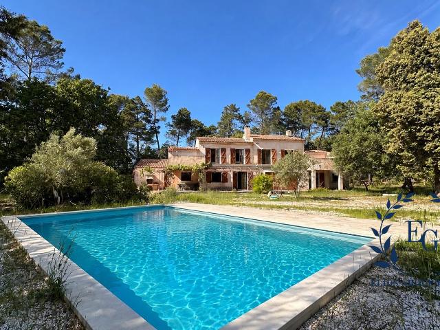 Maison 6 pièces 300 m²