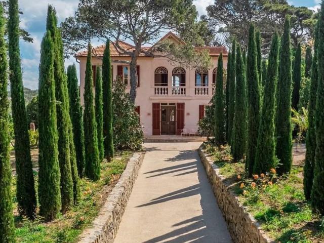 Maison 6 pièces 300 m²
