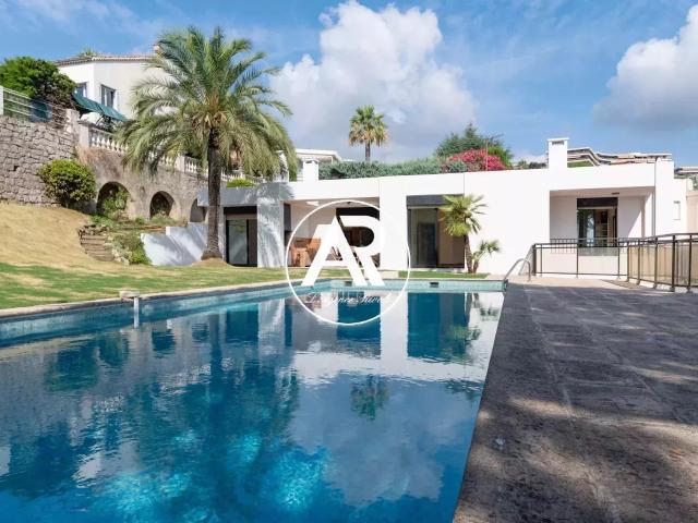 Maison 6 pièces 301 m²