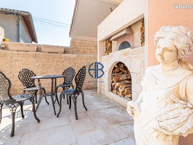 Maison 6 pièces 302 m²