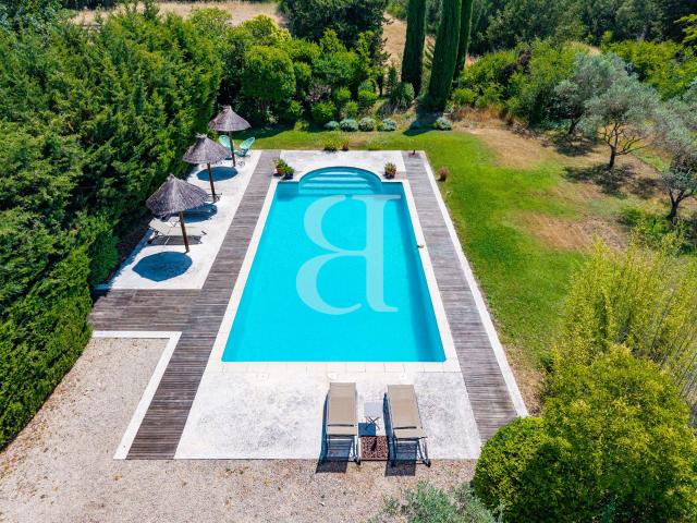 Maison 6 pièces 302 m²