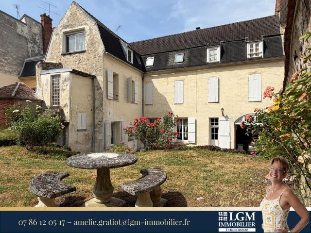 Maison 6 pièces 318 m²