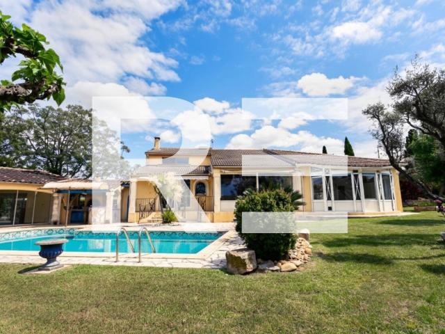 Maison 6 pièces 318 m²