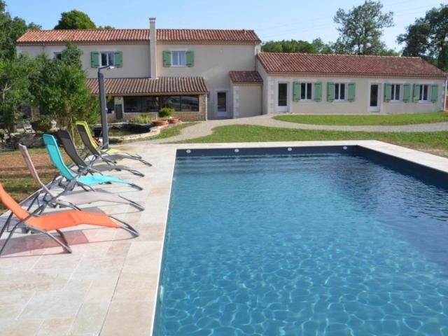 Maison 6 pièces 318 m²