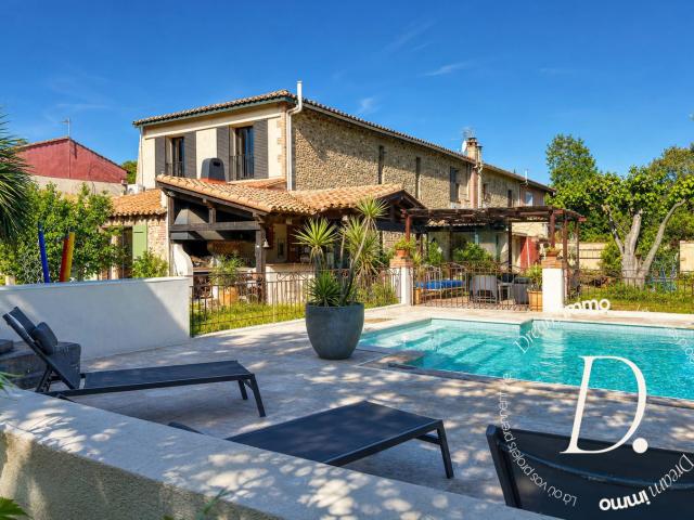 Maison 6 pièces 311 m²
