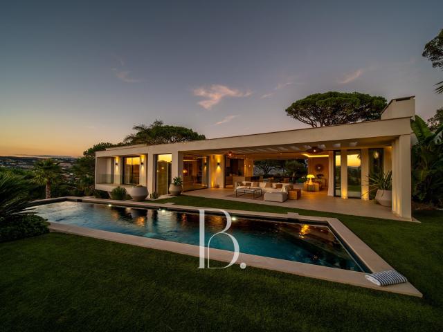 Maison 6 pièces 311 m²