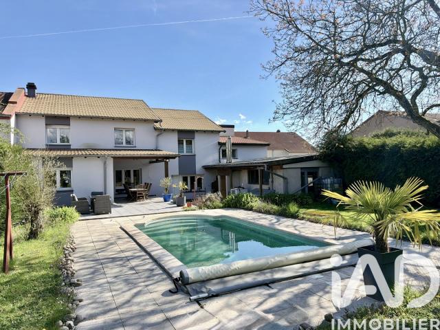Maison 6 pièces 327 m²