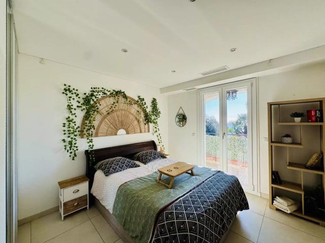 Maison 6 pièces, 328 m² à louer à Nice 06000