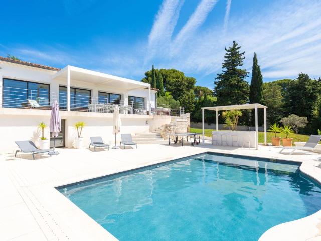 Maison 6 pièces, 328 m² à louer à Cassis 13260