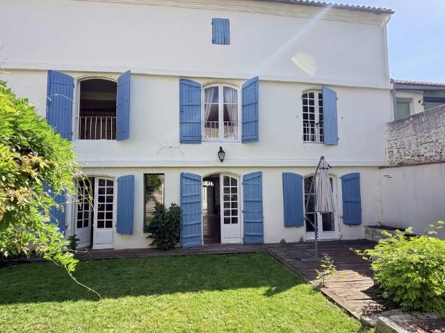 Maison 6 pièces 320 m²