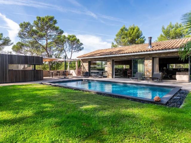 Maison 6 pièces 322 m²