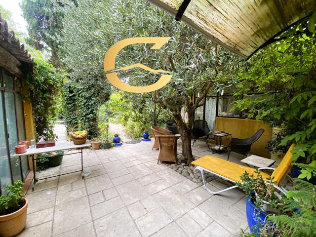 Maison 6 pièces 323 m²