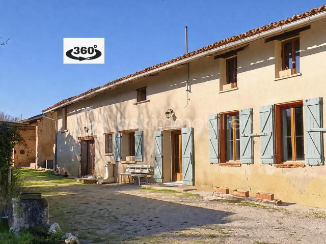 Maison 6 pièces 334 m²