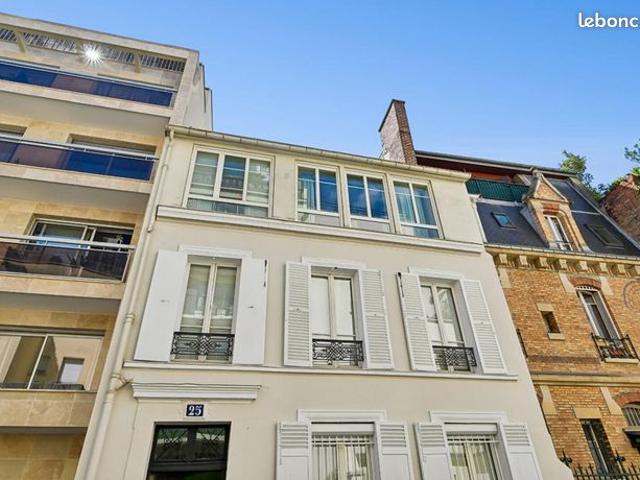Maison 6 pièces 334 m²