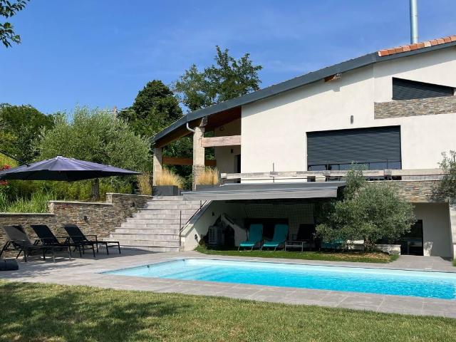 Maison 6 pièces 334 m²