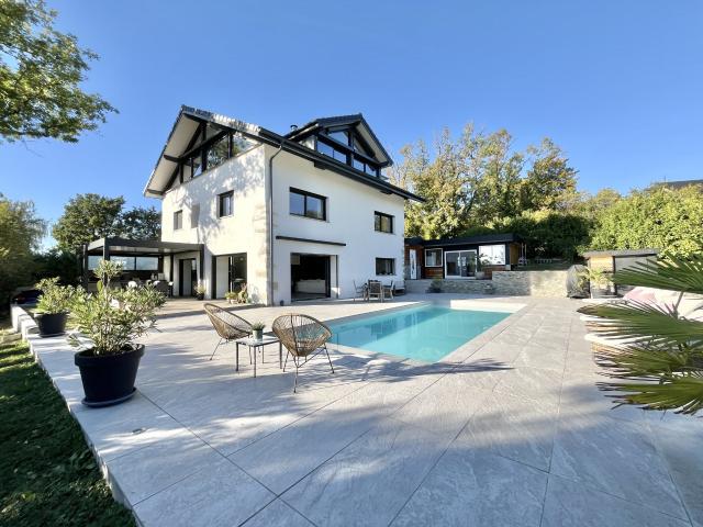 Maison 6 pièces 335 m²
