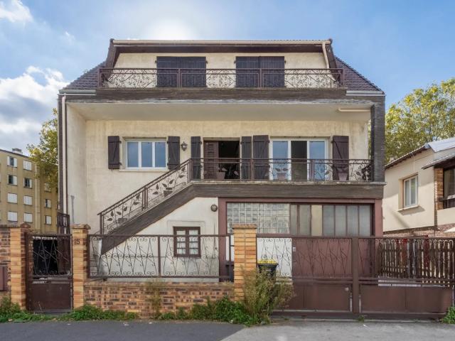 Maison 6 pièces 336 m²