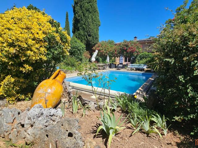 Maison 6 pièces 338 m²