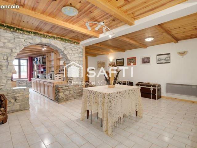 Maison 6 pièces 330 m²