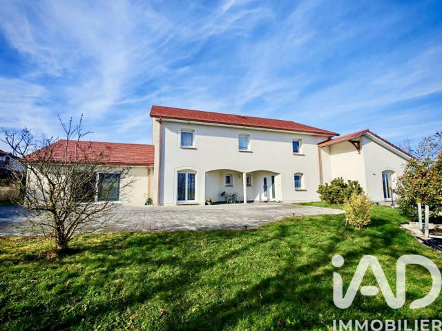 Maison 6 pièces 331 m²