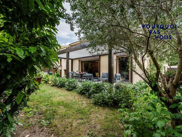 Maison 6 pièces 332 m²