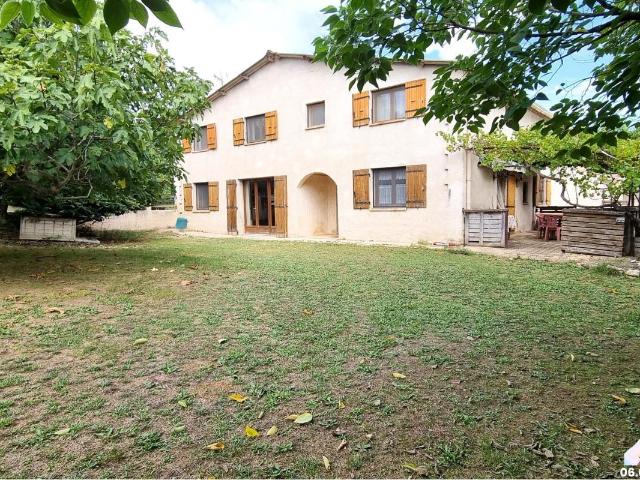 Maison 6 pièces 333 m²