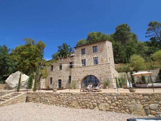 Maison 6 pièces 345 m²
