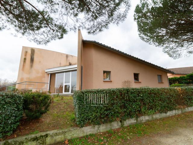 Maison 6 pièces 348 m²