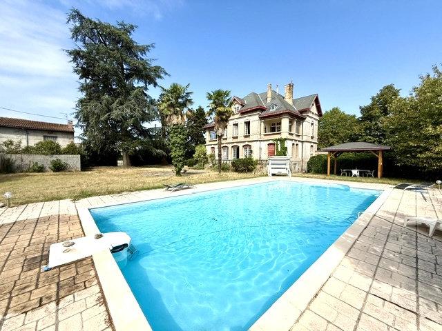 Maison 7 pièces 340 m²