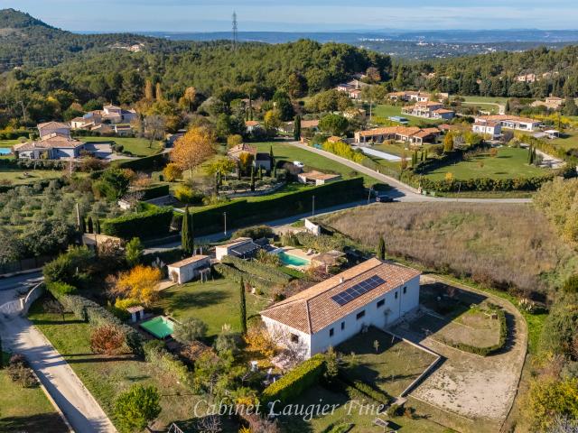 Maison 6 pièces 340 m²