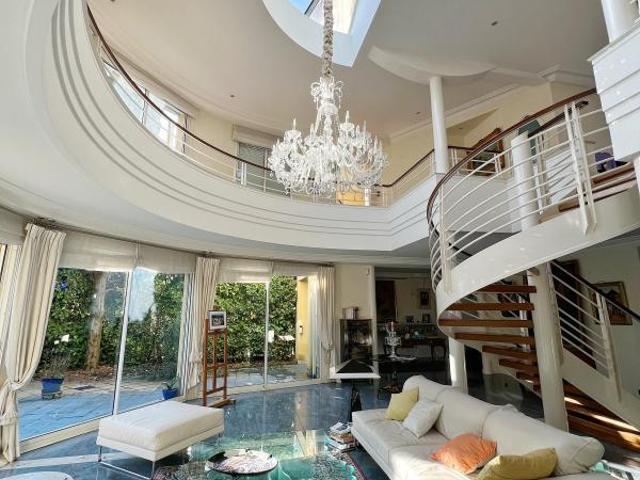 Maison 6 pièces 350 m²