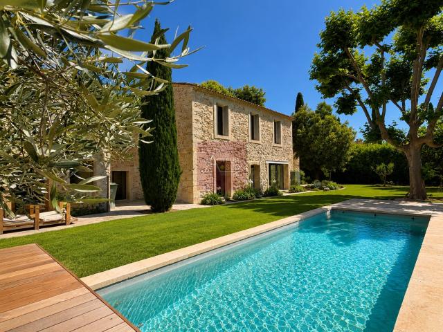 Maison 6 pièces 367 m²