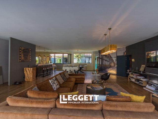 Maison 6 pièces 376 m²