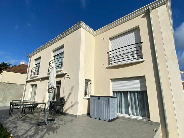 Maison 6 pièces 232 m²