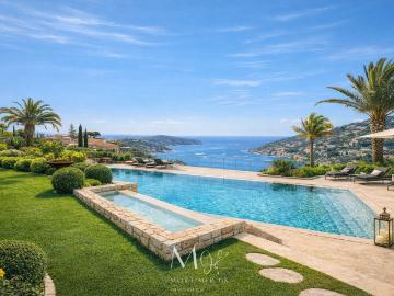 Maison 6 pièces 373 m²