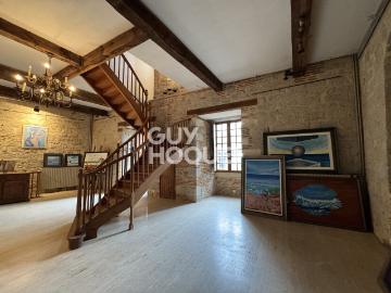 Maison 6 pièces 381 m²
