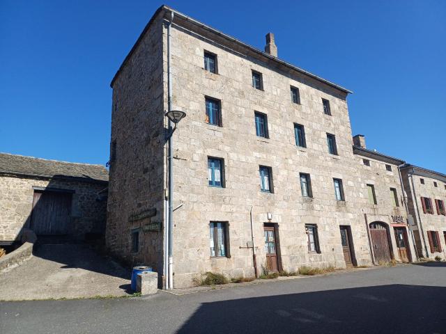 Maison 6 pièces 390 m²