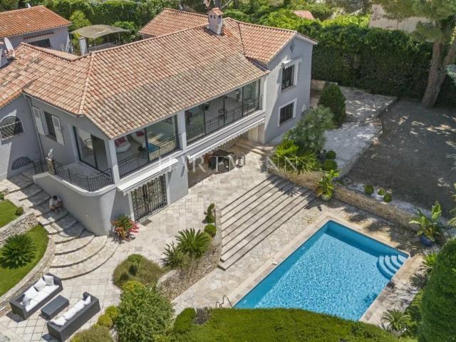 Maison 6 pièces 404 m²