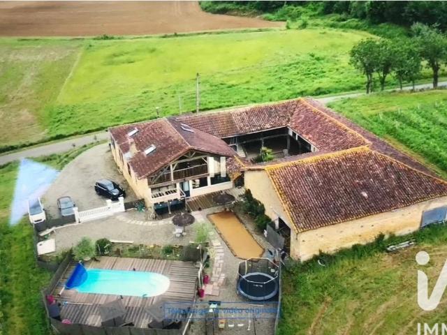 Maison 6 pièces 400 m²