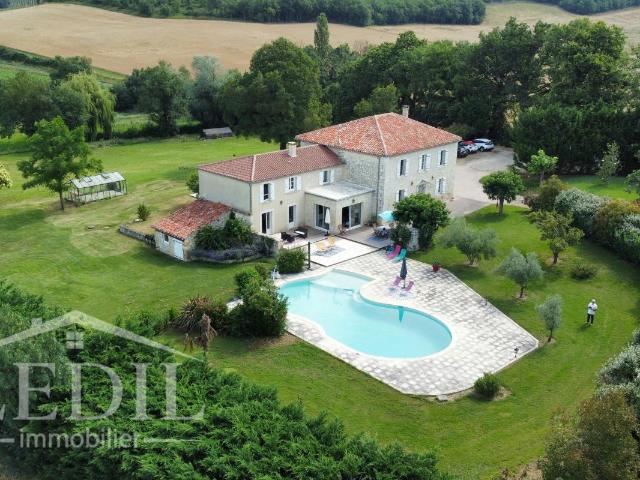 Maison 6 pièces 400 m²