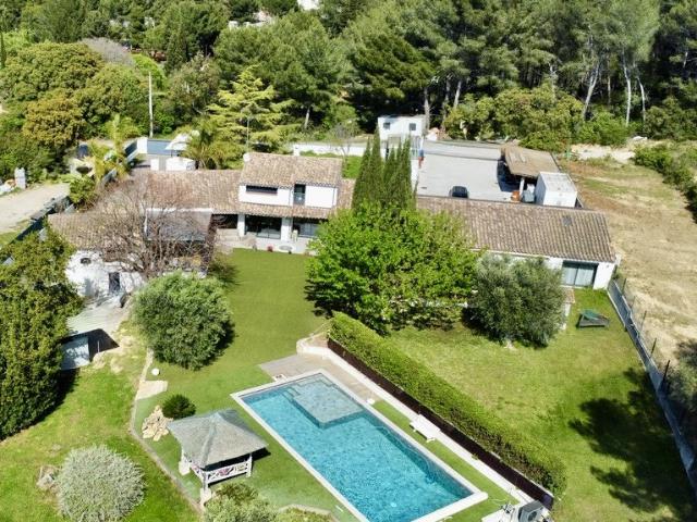 Maison 6 pièces 410 m²
