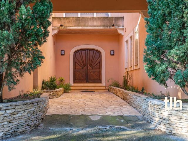 Maison 6 pièces 420 m²