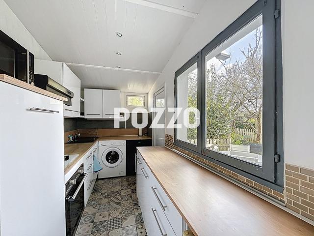 Maison 6 pièces à Genêts: 3 logements communicants avec beau potentiel locatif