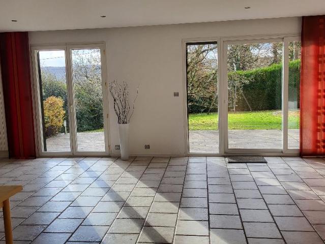 Maison 6 pièces avec sous sol, jardin et terrasse secteur C