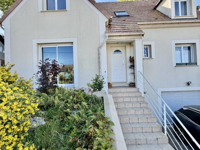 Maison 6 pièces de 133 m2 habitables et 153 m2 utiles