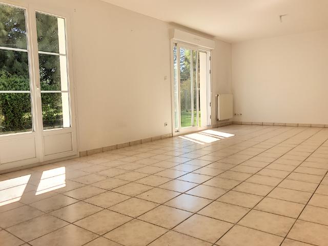 Maison 6 pièces d'une surface habitable de 127,96 m² à louer à LONGUEIL SAINTE MARIE 60126