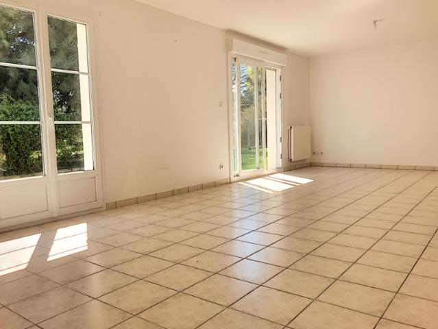 Maison 6 pièces d'une surface habitable de 127,96 m² à louer à LONGUEIL SAINTE MARIE 60126
