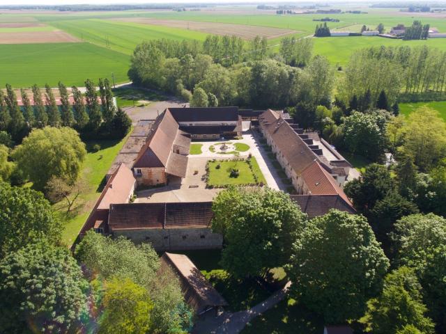 Maison 70 pièces 3 900 m²